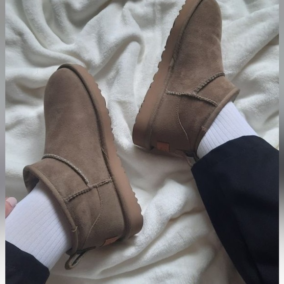 UGG Women’s Classic Mini II Boot Caribou Size 6 - Picture 10 of 10